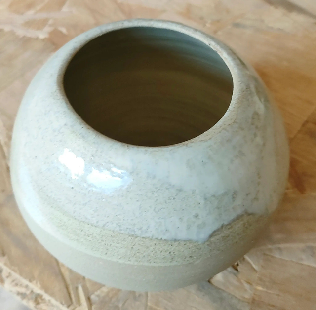  Vase boule en grès émaillé blanc