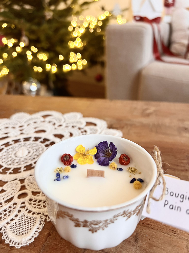 🎄 Bougie Pain d'épices - tasse à café "frise fleurie dorée"