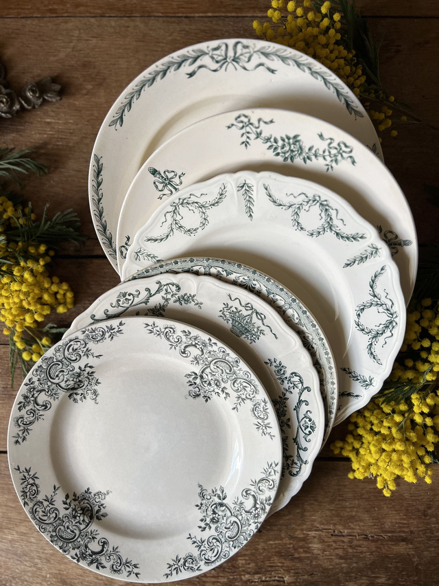 VILLEY - Suite de 6 assiettes plates dépareillées - Terre de Fer