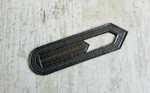 Marque-page "aide à la lecture" simili-cuir, grand format