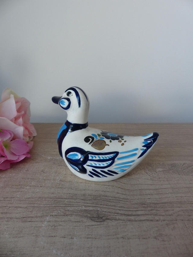 Figurine canard poterie mexicaine tonala bleu crème signé, sculpture canard oiseau Mexico peint main, mexican pottery figural duck vintage