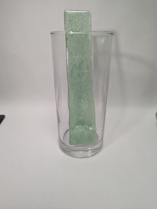Touillette en poudre de verre + eau vert foncé