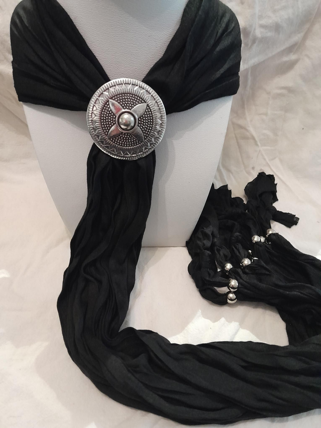 Foulard bijoux aimanté cercle noir