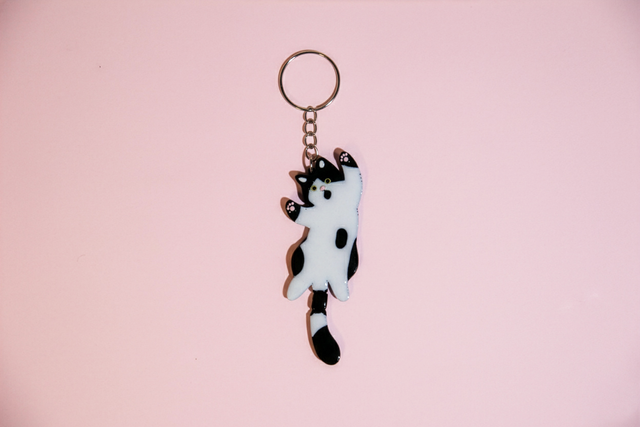 Black and White Cat Keyring with Dangle Tail 2.0