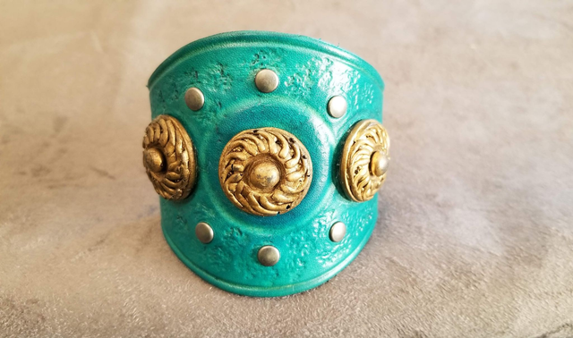 Bracelet en cuir tannage végétale fait main français, pour poignet, teint à la main  (2)