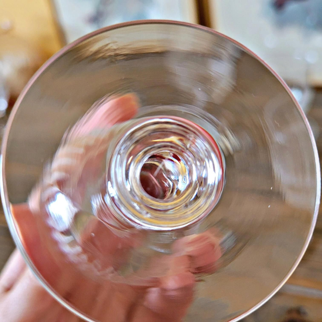 Verres à liqueur / digestif en cristal guilloché, jambe travaillée