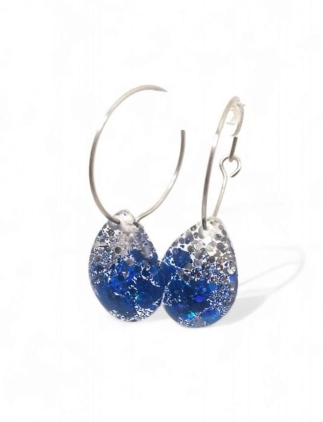 Petites Créoles acier  gouttes bombées bleu 