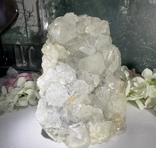 Freestanding apophyllite with calcite 1.82kg
