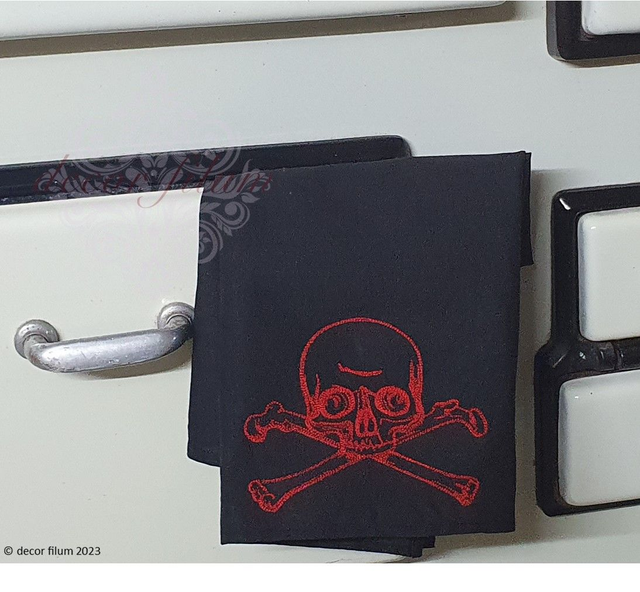 besticktes schwarzes Geschirrtuch aus Baumwolle mit Totenkopf