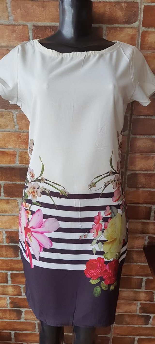 Vestido Com Barra Florada