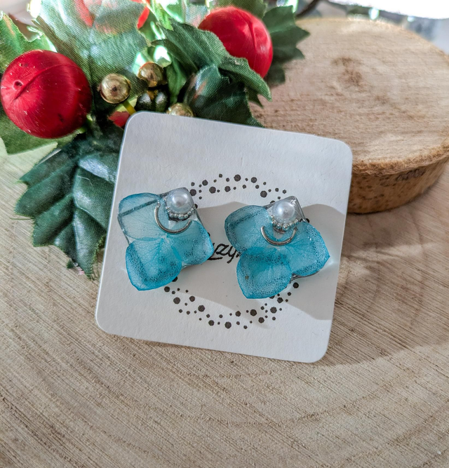 Pendientes de hortensias azules claro 
