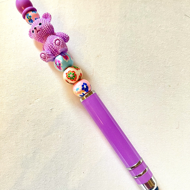 S50 - Stylo à perles et ours violet