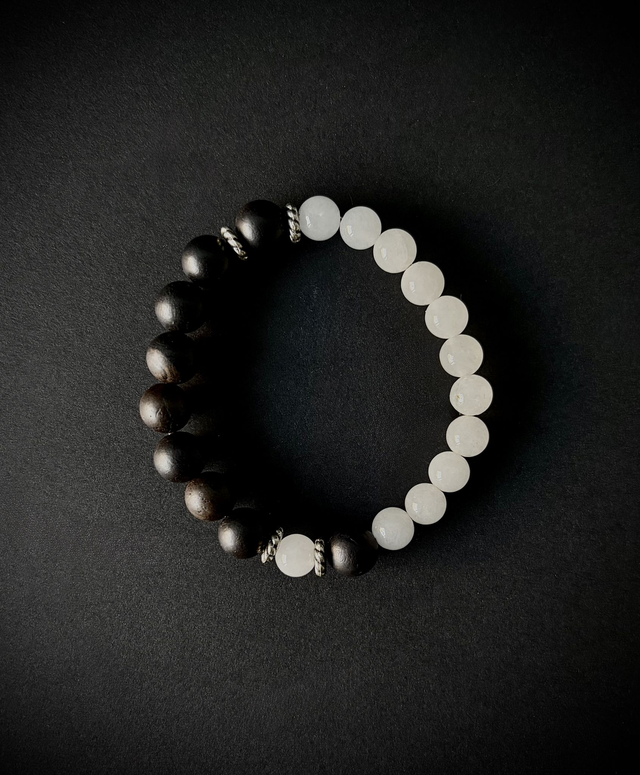 Bracelet Yin-Yang en jade de Hetian et bois aromatique – double matériaux