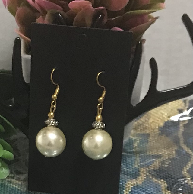 Cream Dangling Earrings-CDE05