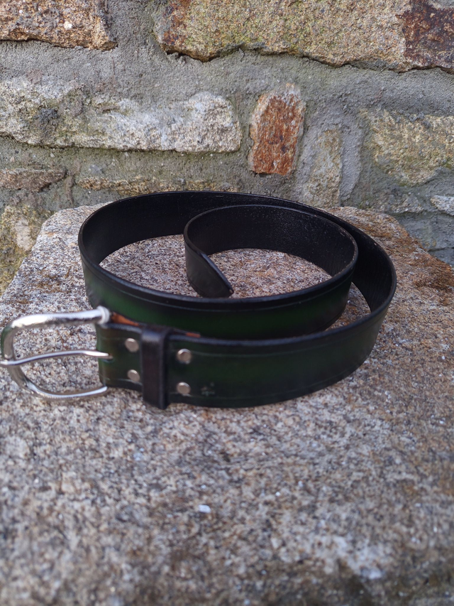 Ceinture en cuir noire et verte