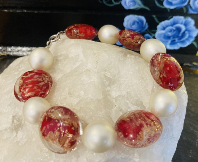 Beaded Pearl & Glass Red & Gold Iridescent Bracelet with Silver Clasp
