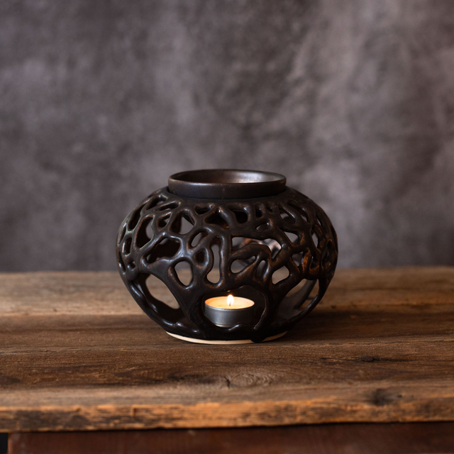 Essential oil burner for aromatherapy