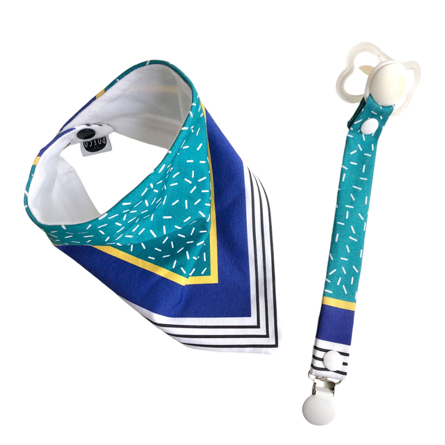 Coffret bavoir bandana + attache tétine - vert clair, jaune et bleu