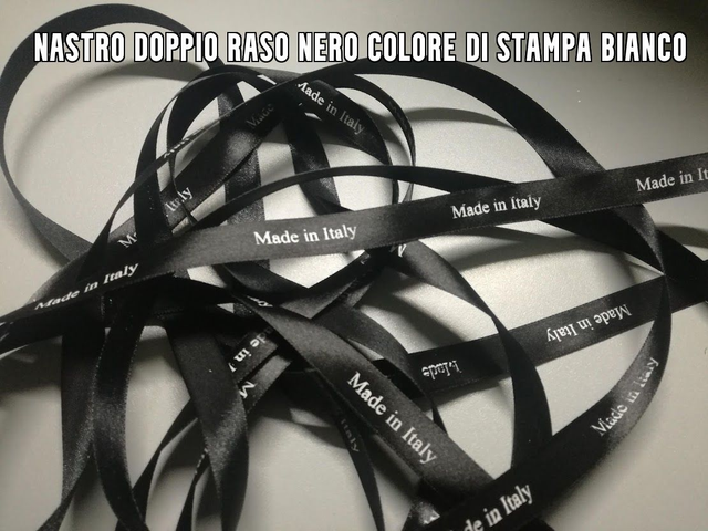 Nastro doppio raso nero da mm. 15 stampa ad un colore bianco