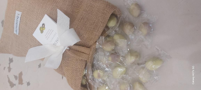 Confetti oliva in sacco juta incartati singolarmente da 500gr