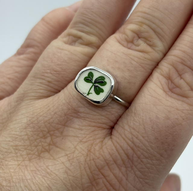 Recycled Pottery “Clover” &amp; Recycled Silver Ring Size P