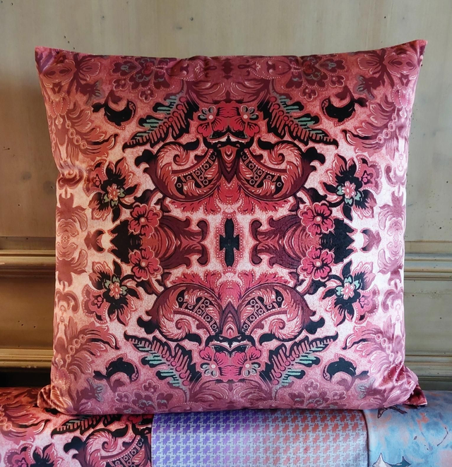 PARFUM red. Coussin Acquarius 56cm