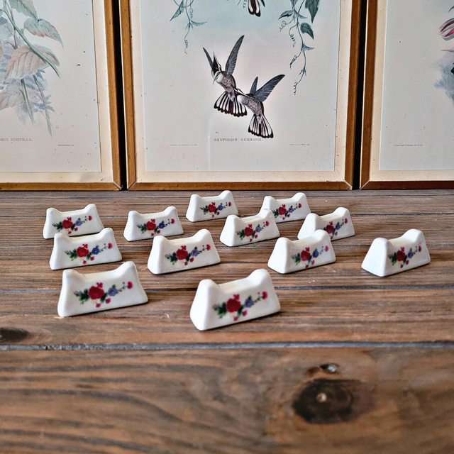 X Portes couteaux vintage en céramique, décor floral (lot de 12 avec support)