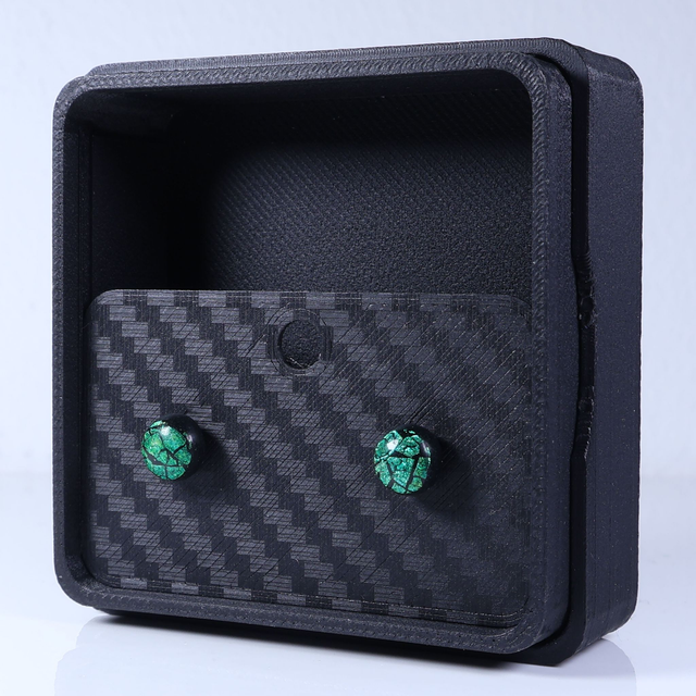  Hypoallergenic Vibrant Electric Cracked Green Black Polymer Clay Plastic Rubber Back Stud Earrings With Designer Carbon Fiber Jewellery Box