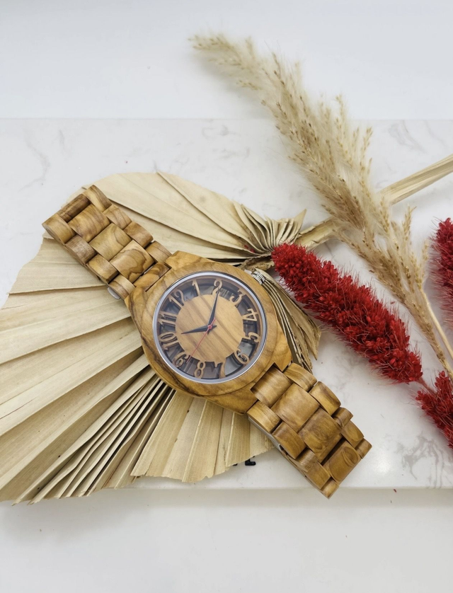 Montre en bois de bambou clair transparente