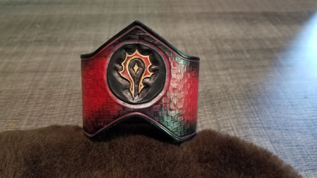 Bracelet en cuir tannage végétale fait main français, pour poignet, teint à la main  (5)