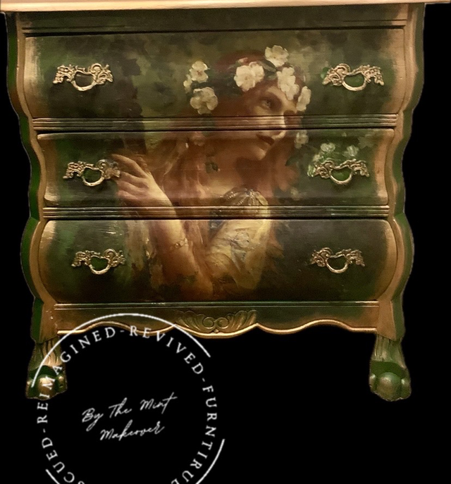 Outstanding Dutch bombe commode chest of drawers titled “Nymphe”