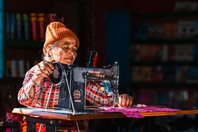 TRAINING FOR SEWING MACHINES