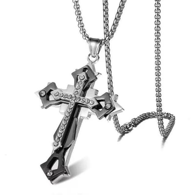 Pendentif croix catholique argenté en titane et acier de haute qualité 