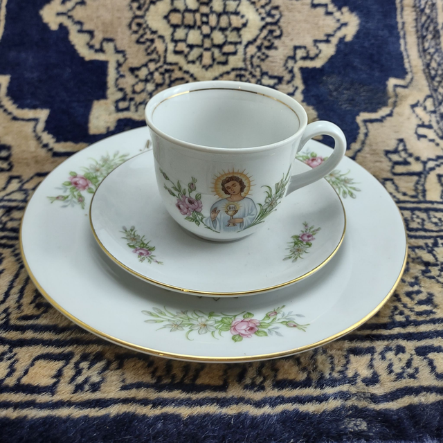 Rieber | Set Kop,schotel en bordje 'Mijn 1ste Communie' decor (Kop diameter 7 | hoogte 6 | Schotel diameter 13 | Onderbordje diameter 19 cm)