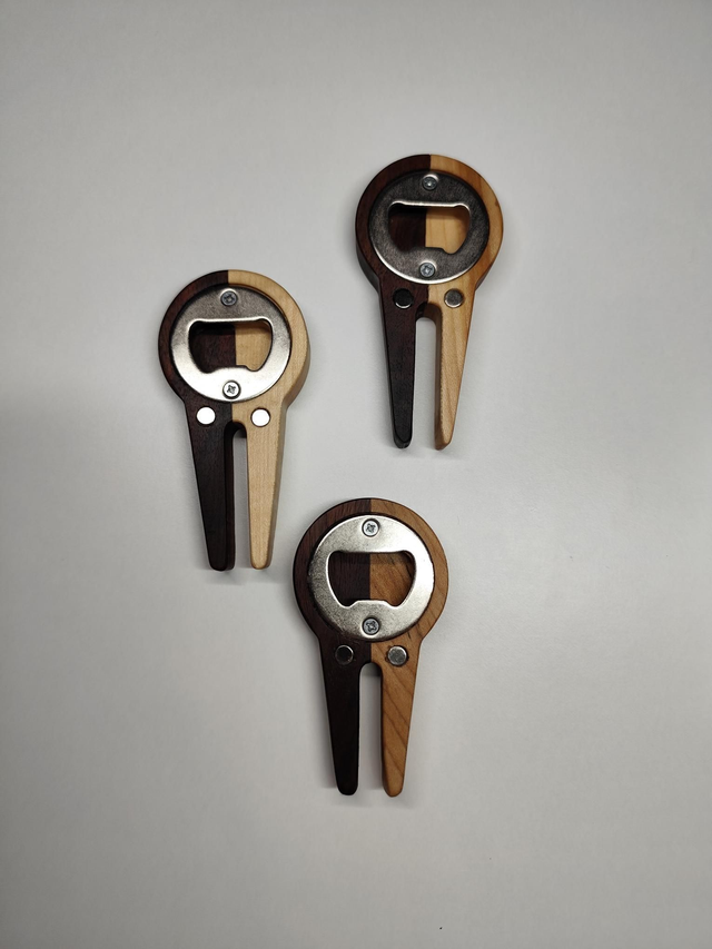 Décapsuleur “Relève Pitch”🏌🏼♀️⛳ – Acajou & Érable sycomore