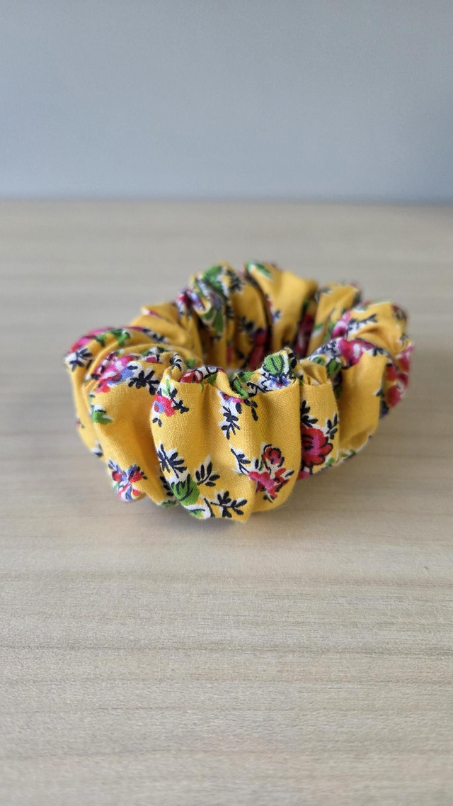 Chouchou fleuris jaune