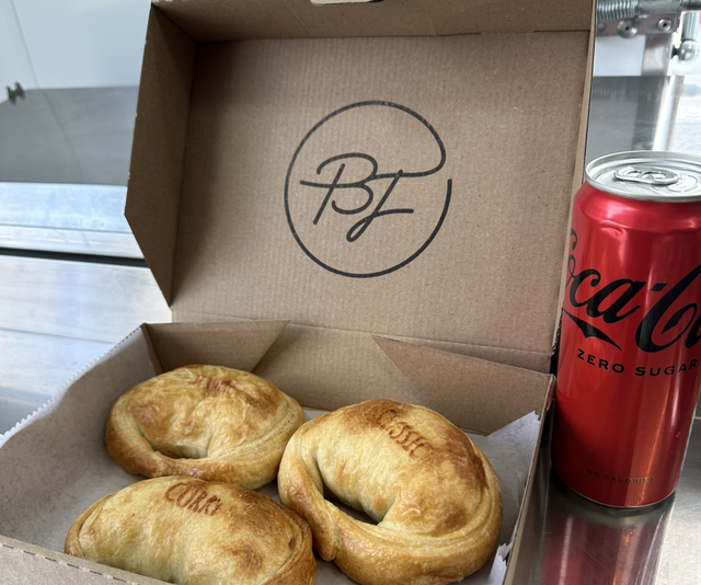 3 empanadas &amp; 1 drink