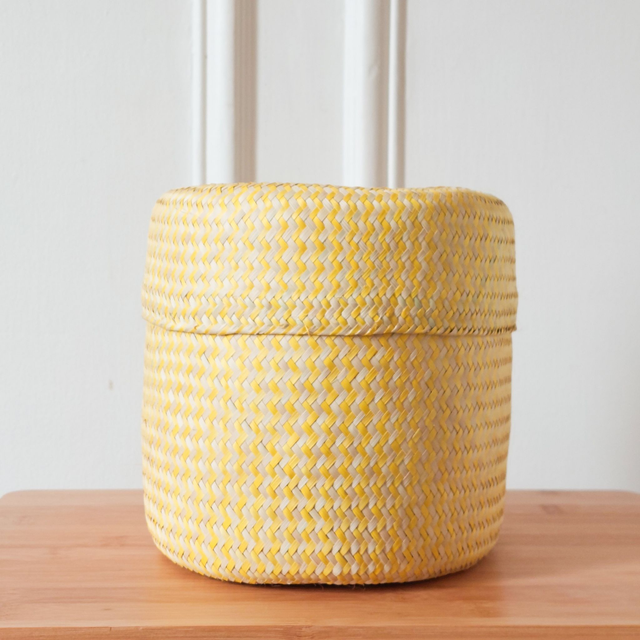 Petit panier mexicain avec couvercle – Jaune & naturel – fait main en palme