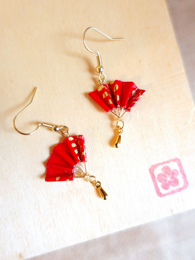 Boucles d'oreilles origami éventail / INOX doré / Papier japonais washi / Rouge, or /
