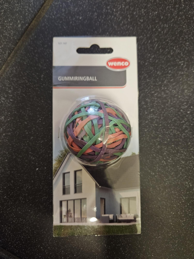 Bunter Gummiringball – praktisch & farbenfroh

