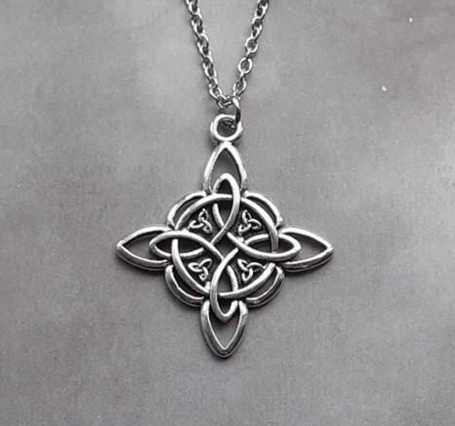 Witch's Knot Necklace 