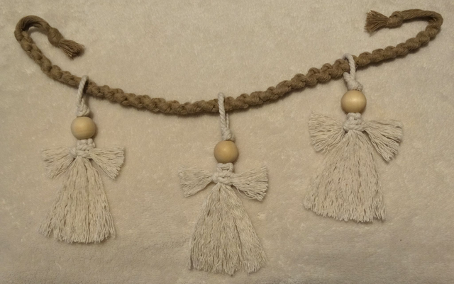 GUIRLANDE décorative avec ses 3 petits anges en macramé