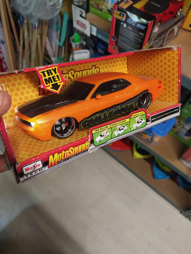 VOITURE DODGE CHALLENGER 2006 SON ET LUMIÈRES