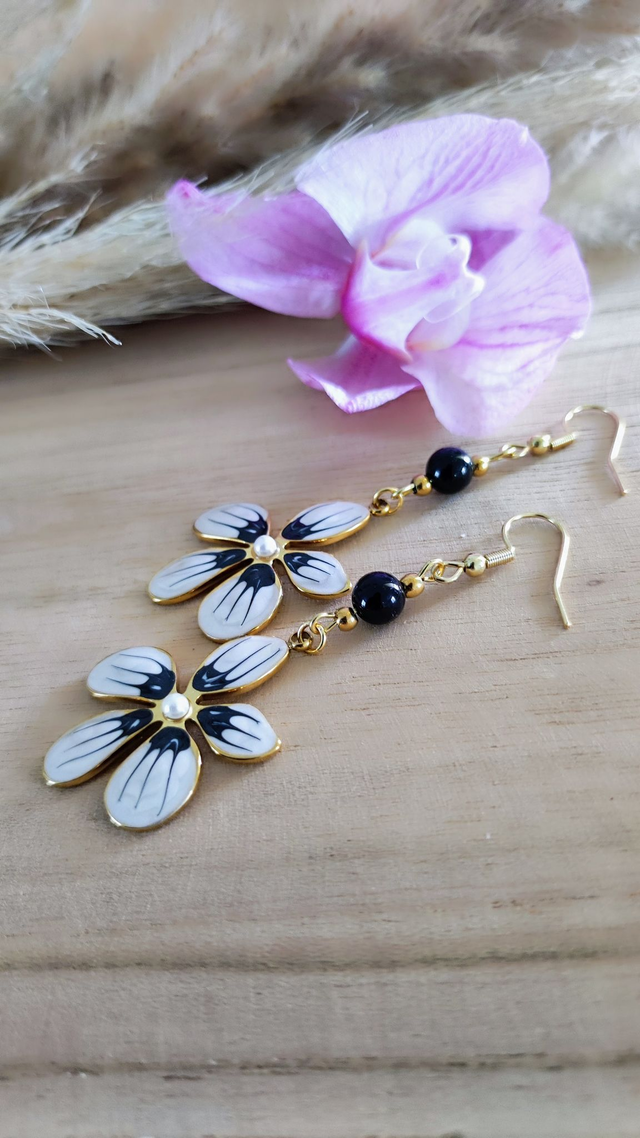 A Boucles d'oreilles "Flower" Agate noire