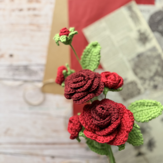 Bouquet de roses rouge au crochet