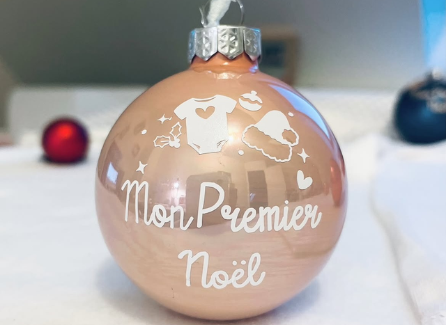 Boule rose « mon premier Noël » personnalisée 