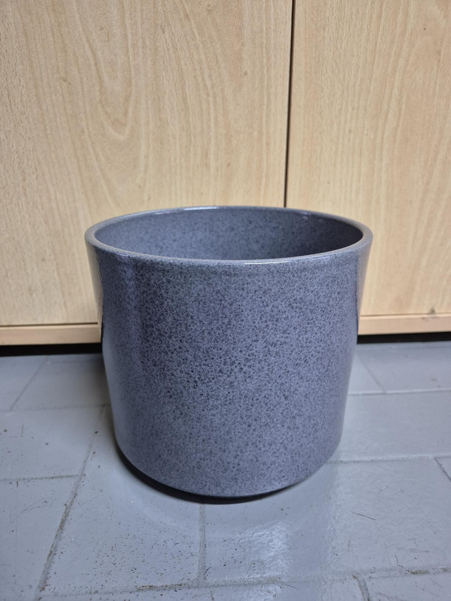 Cache pot diamètre 15,5cm hauteur 14,5cm cylindre gris effet émaillé 