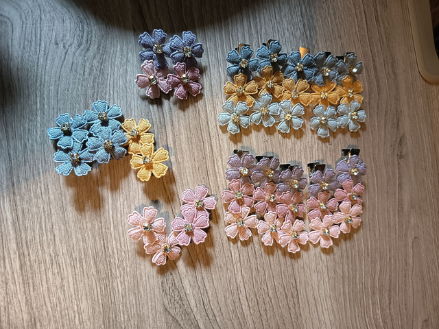 Haarspange Blume Stoff mit Glitzerpunkt