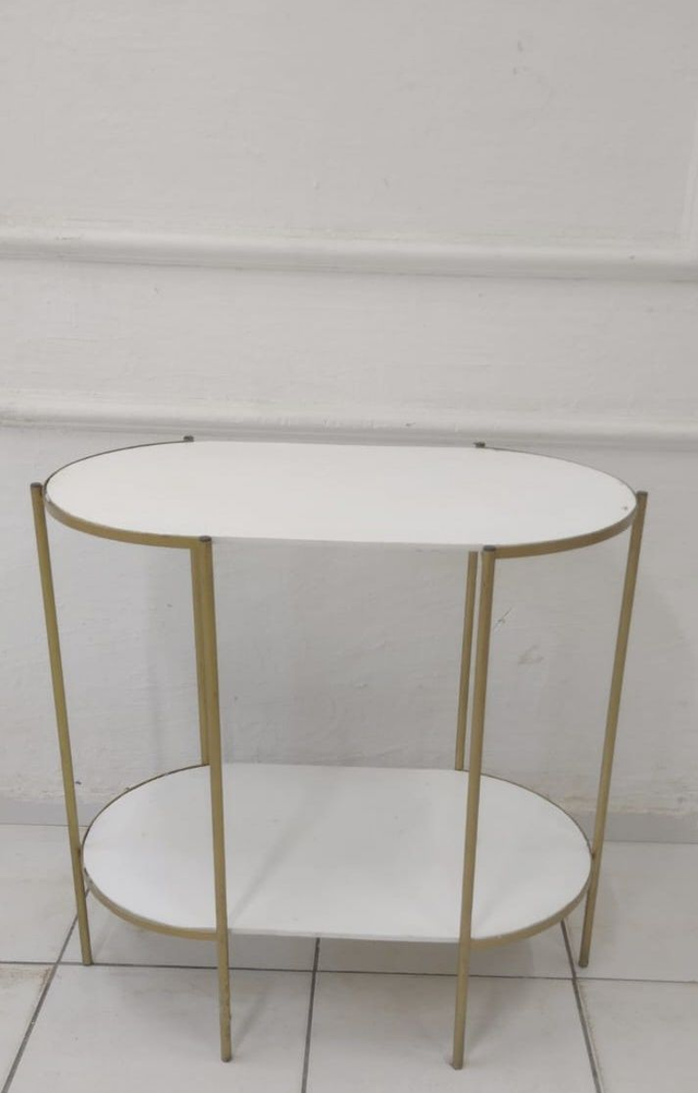 APARADOR DOURADO OVAL - LOCAÇÃO 