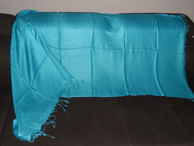 Foulard bleu façon pachmina